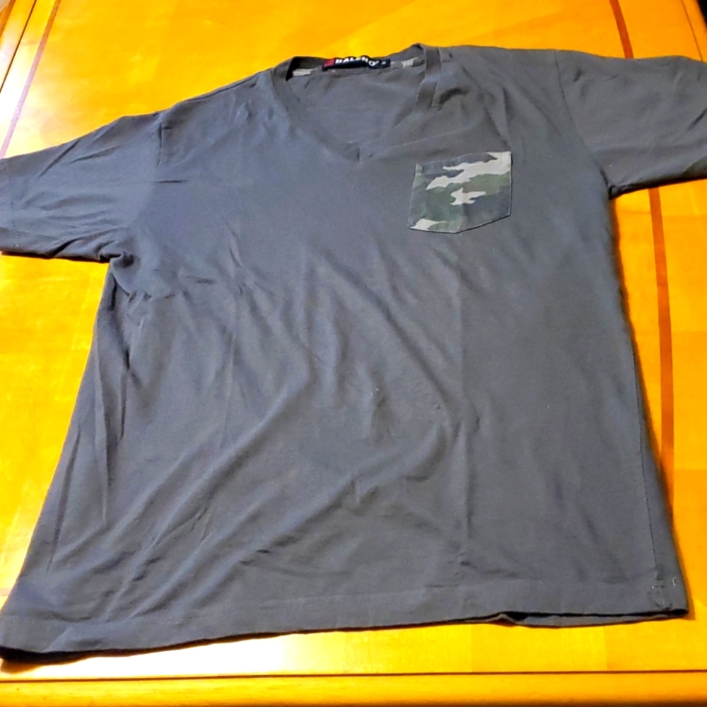 Baleno Men's Gray V-Neck Tee - Size Medium